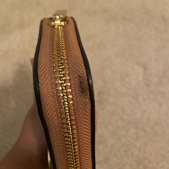 ❌SOLD❌ Tory Burch Wallet - Picture 6 of 6